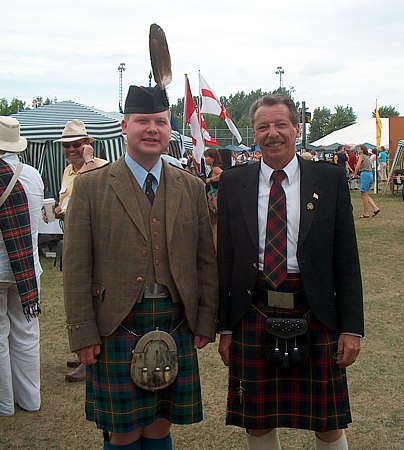 Photo of photos/Robert Finlay McLennan w Chief abt 2008 wms0682